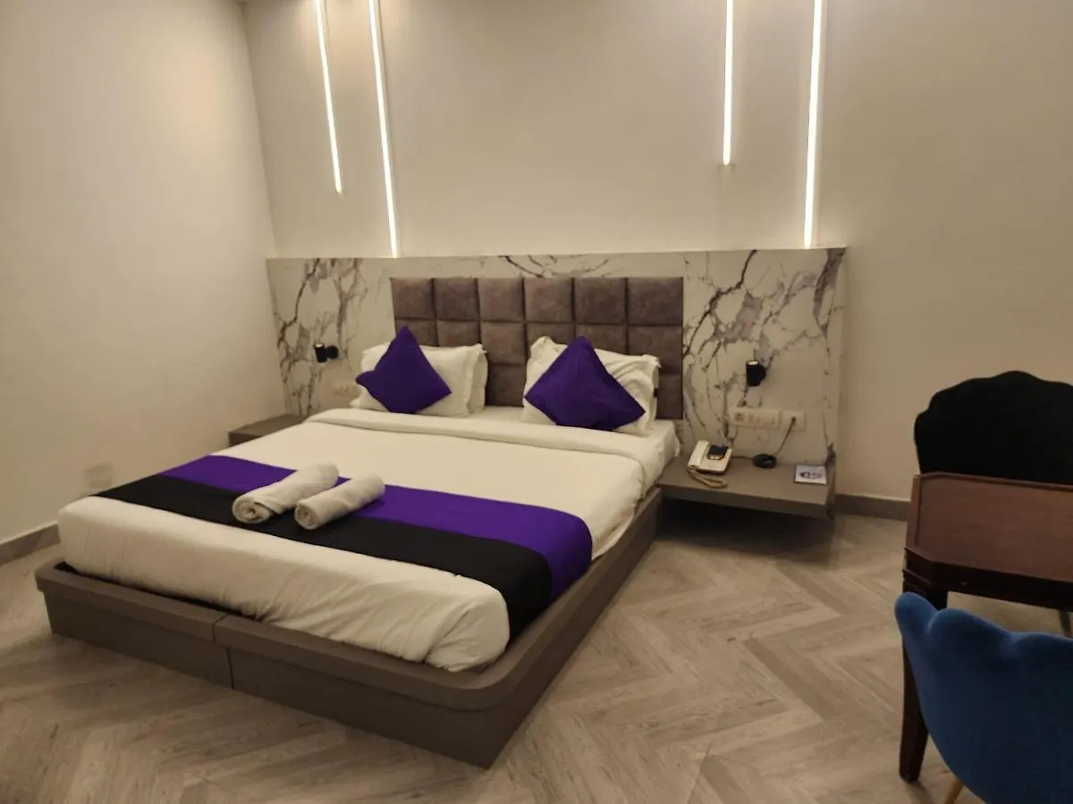 Square9 - A Boutique Hotel Γκουργκάον