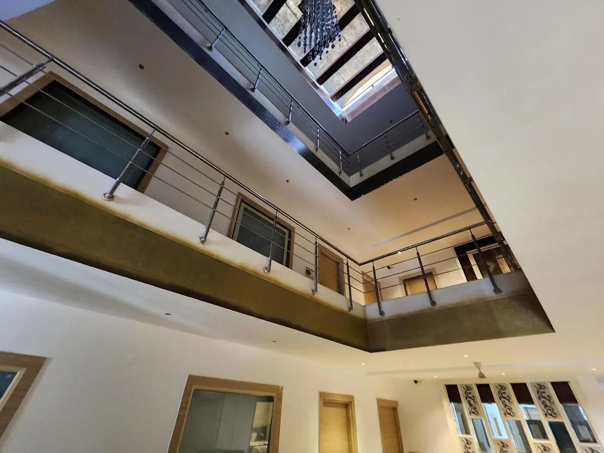 Square9 - A Boutique Hotel Γκουργκάον