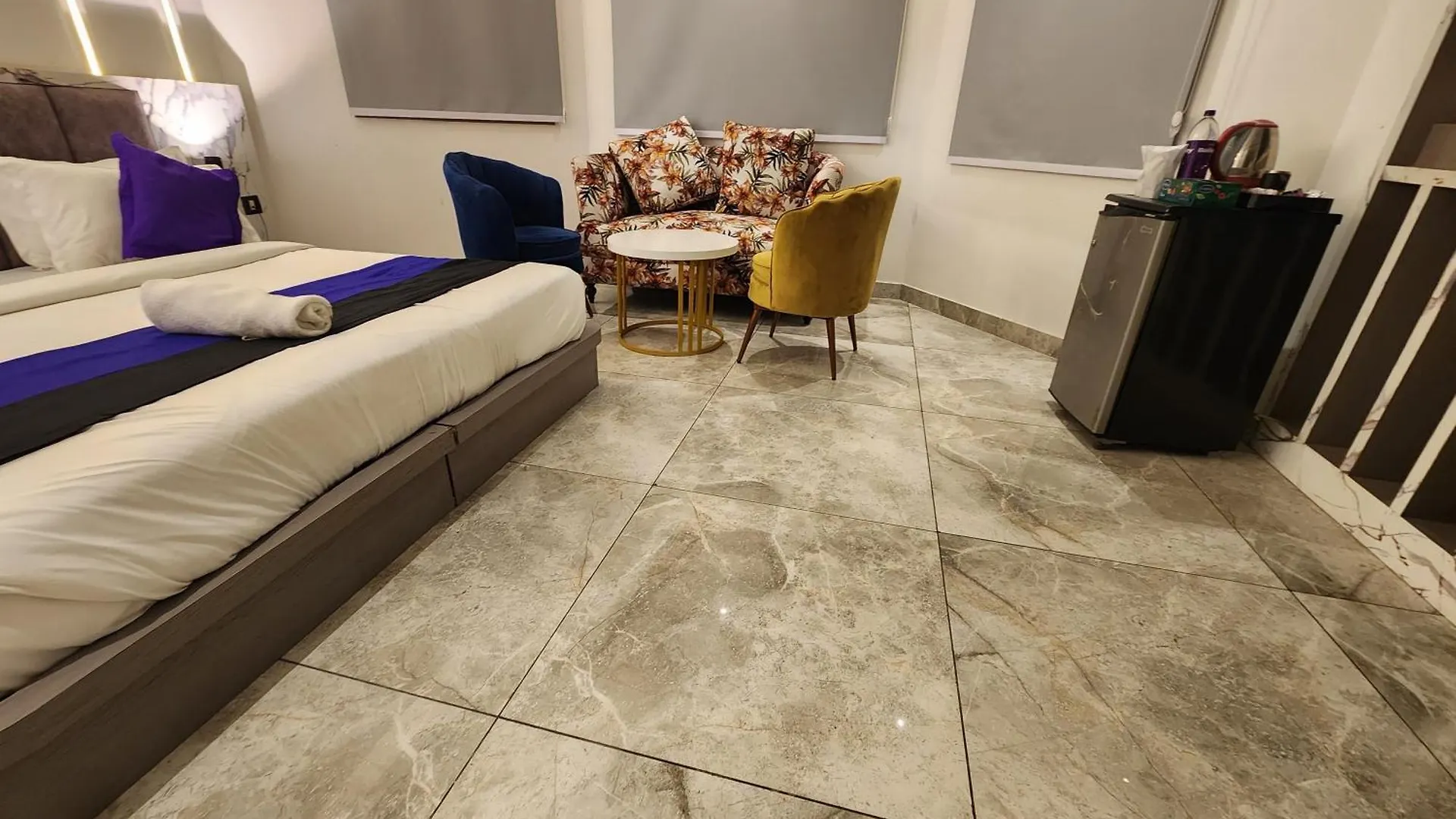 Square9 - A Boutique Hotel Γκουργκάον