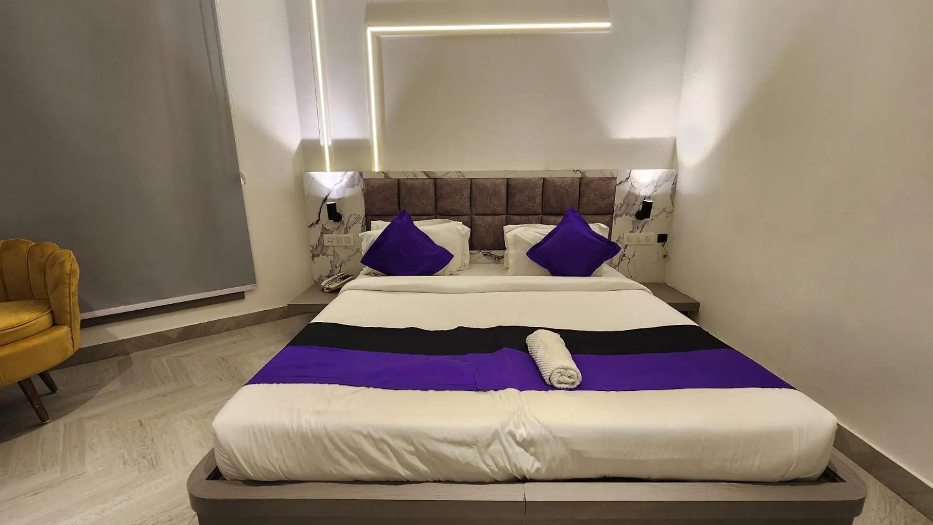 Square9 - A Boutique Hotel Γκουργκάον