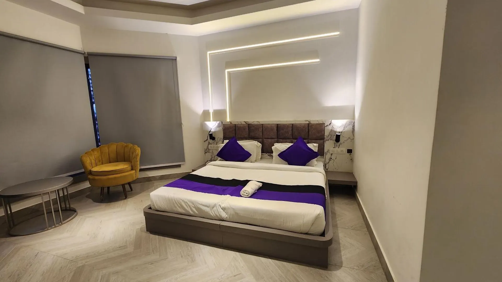 Square9 - A Boutique Hotel Γκουργκάον 3*,