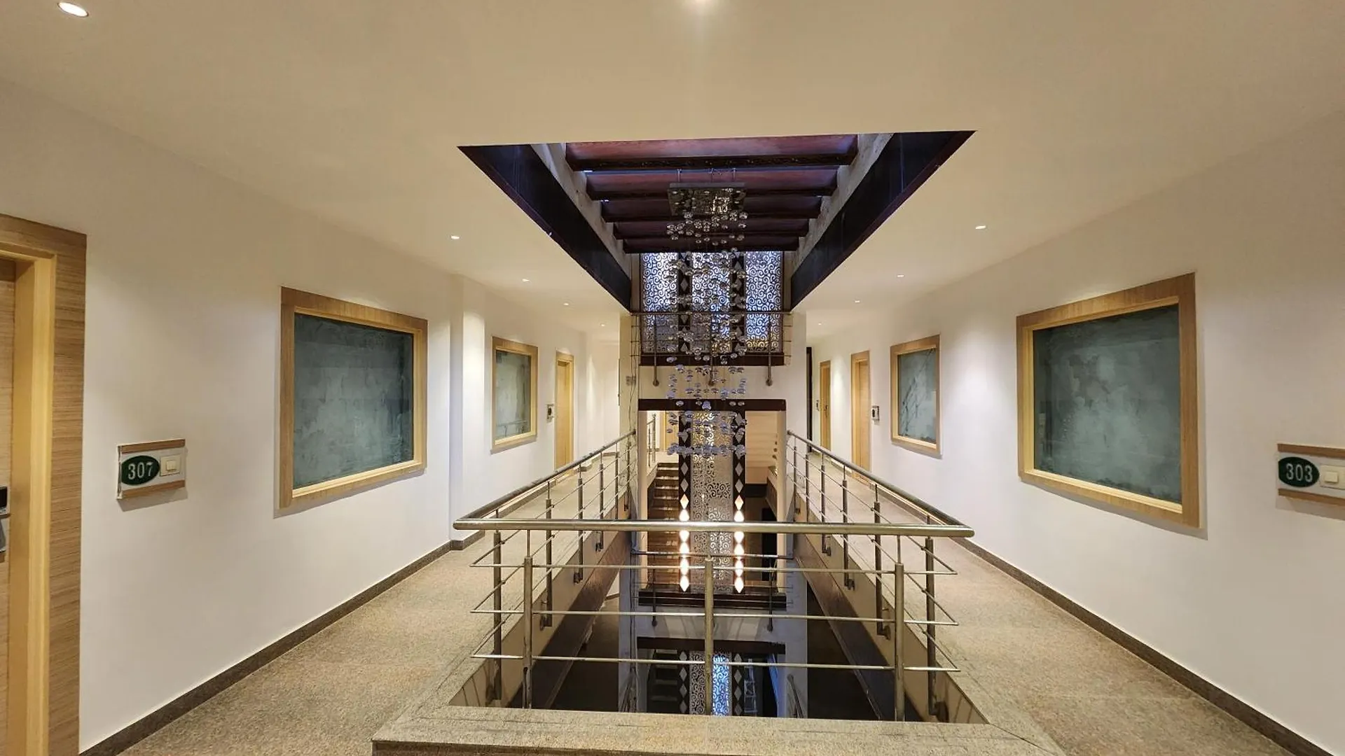 Square9 - A Boutique Hotel Γκουργκάον