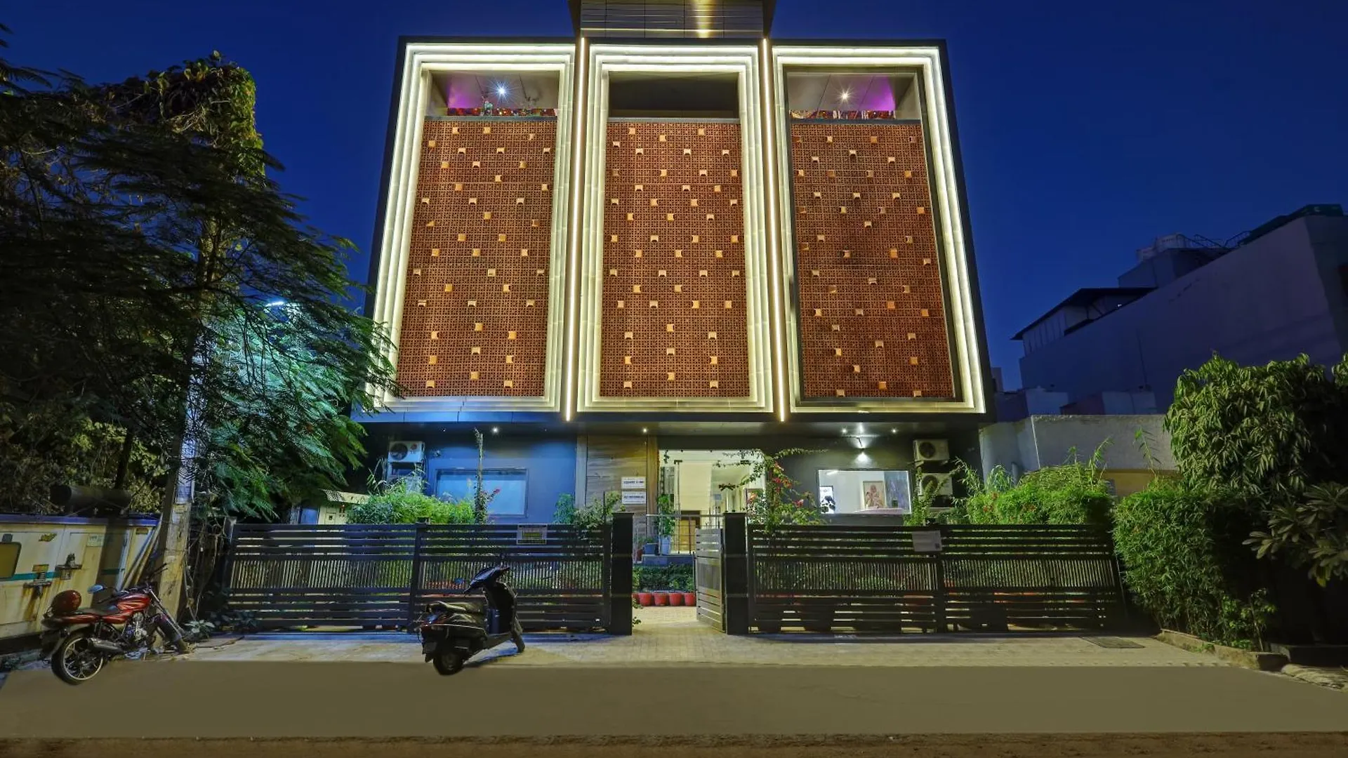 Square9 - A Boutique Hotel Γκουργκάον